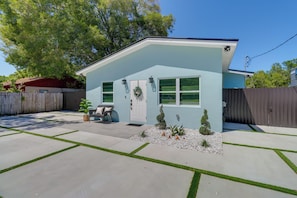 Parking | Shared Driveway (5 Vehicles) | Shared EV Charger