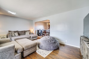 Living Room | 1st Floor | Smart TV | Central Heating & A/C | Free WiFi