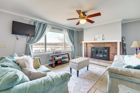 Belleville Vacation Rental | 3BR | 2.5BA | 2,060 Sq Ft | Stairs Required