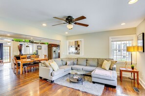 Living Room | Smart TV