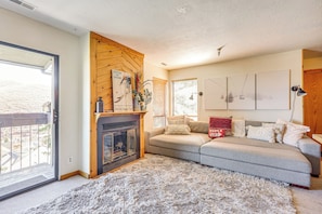 Living Area | Full Sleeper Sofa | Gas Fireplace | Smart TV w/ Cable