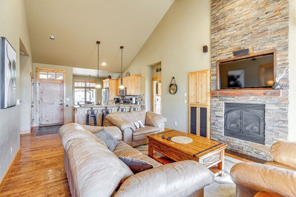 Powell Butte Vacation Rental | 2BR | 2BA | 2 Steps to Enter | 1,274 Sq Ft