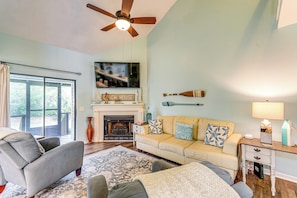 Living Room | 1st Floor | Queen Sleeper Sofa | Central Heating & A/C | Free WiFi