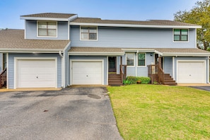 Exterior | Parking | Driveway (1 Vehicle) | Overflow Parking Lot