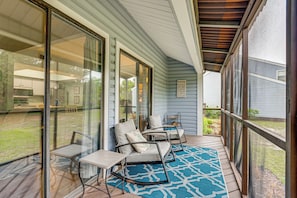 Screened Porch | Outdoor Seating