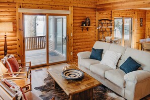 Living Room | 1st Floor | Smart TV | Books/Board Games | Pack N' Play