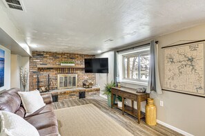 Living Room | Free WiFi | Central Heating & A/C | Sleeper Sofa | Lower Floor