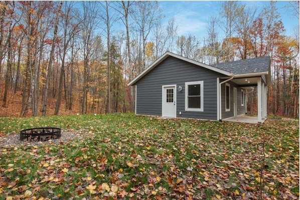 Beautiful, private setting with gorgeous colors in the autumn. Close to Hayward