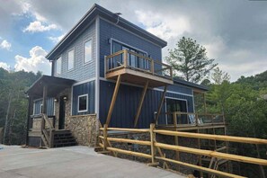 Welcome to Whiskey Falls Retreat! Your next amazing getaway! 