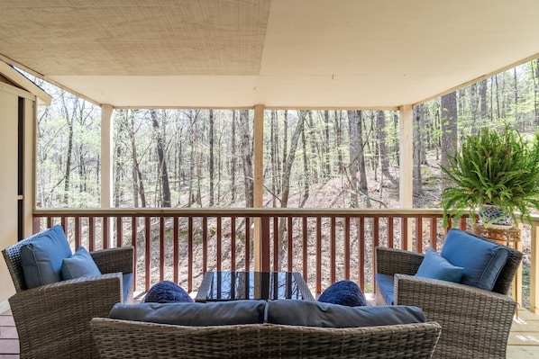 Enjoy a cup of coffee in the morning while listening to the sounds of nature