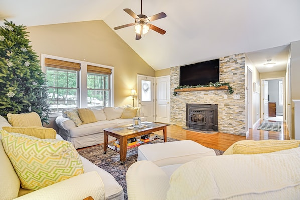 Conway Vacation Rental | 3BR | 2BA | 1,800 Sq Ft | 4 Steps Required