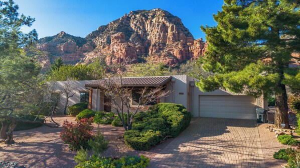 Red Rock backdrop!