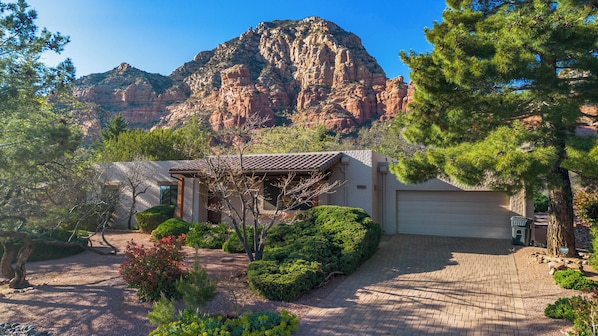 Red Rock backdrop!