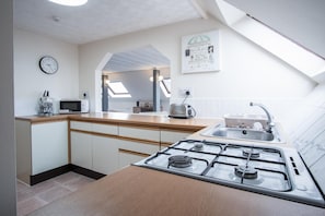 The Penthouse - 1 Bedroom Penthouse - Milford Haven (25179)