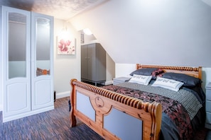 The Penthouse - 1 Bedroom Penthouse - Milford Haven (25189)