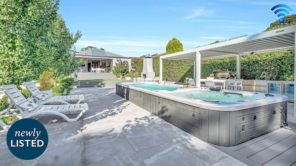 Amoré Bowral | Heated spa | Swim spa | BBQ | Alfresco dining