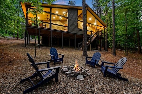 Fire pit time is the perfect way to end your day!