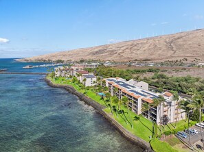 Lauloa 403 Breathtaking property shot with ocean view