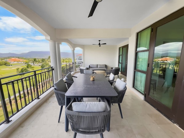 Outdoor dining