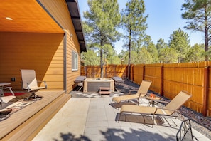 Fenced Backyard | Fire Table | Gas Grill | Outdoor Dining Area | Covered Deck