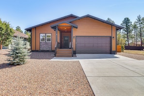 Cabin Exterior | Driveway (3 Vehicles)
