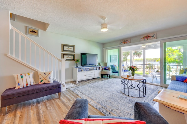 Welaka Vacation Rental | 2BR | 1.5BA | Stairs Required | 1,200 Sq Ft