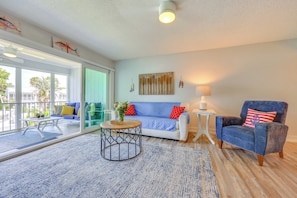 Living Room | 1st Floor | Full Sleeper Sofa | Free WiFi | Smart TV