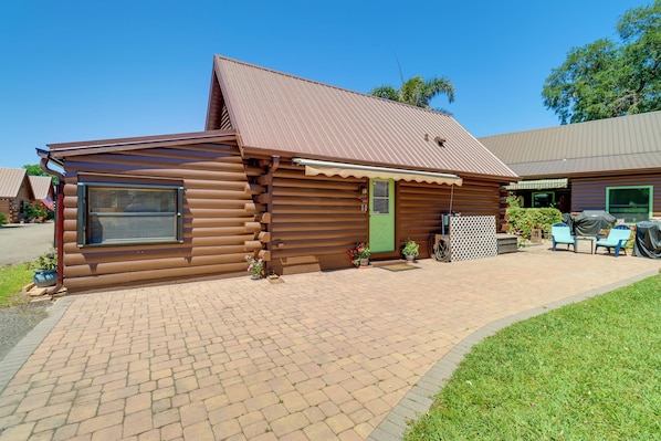Okeechobee Vacation Rental | 1BR | 1BA | 800 Sq Ft | 2 Steps to Enter