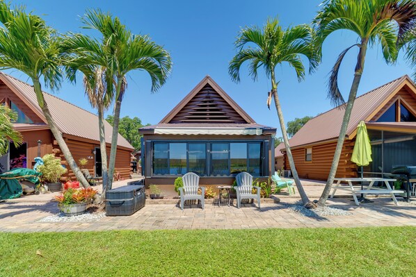 Okeechobee Vacation Rental | 1BR | 1BA | 800 Sq Ft | 1 Step to Enter