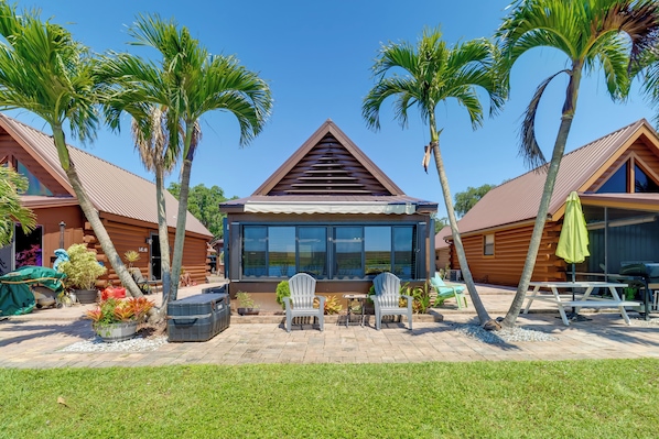 Okeechobee Vacation Rental | 1BR | 1BA | 800 Sq Ft | 1 Step to Enter