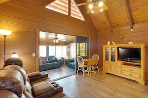 Living Room | 1st Floor | Flat-Screen TV | Central Heating & A/C | Free WiFi