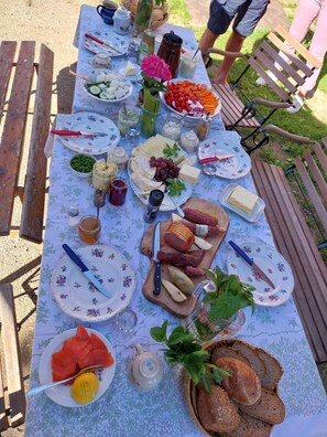Outdoor dining