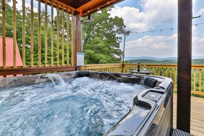Soak Away Overlooking The Mountain View
