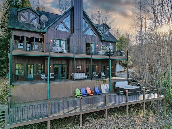 A Stunning Luxury Lodge On The Toccoa River