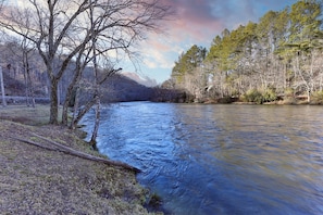 Located On The Toccoa River