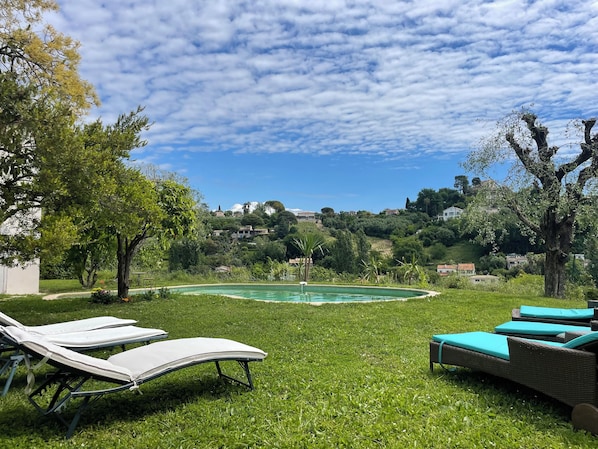Piscine et jardin misechalbre