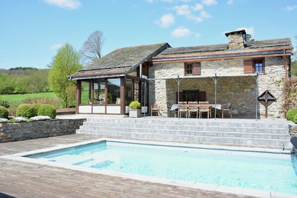 Außenseite Ferienhaus [Sommer]