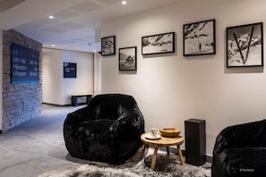 Entrance / Reception