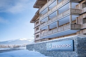 Stugans exteriör [vinter]