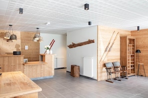 Entrance / Reception