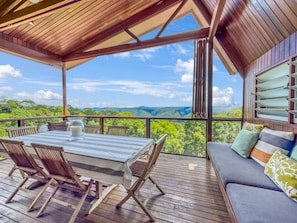 Savour the mountain air on the wide verandah with ample seating to dine alfresco or lounge in comfort.