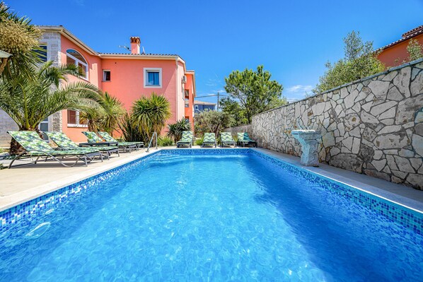 Swimming pool