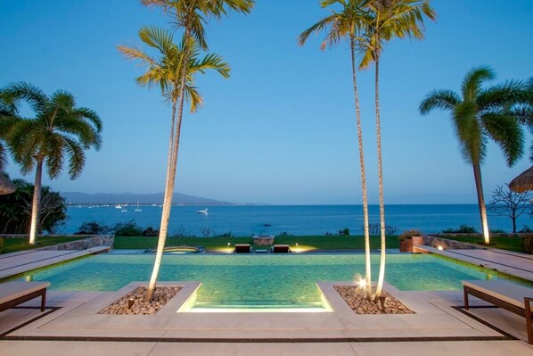 Infinity Pool with Oceanviews