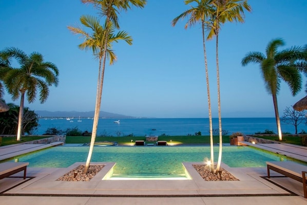 Infinity Pool with Oceanviews