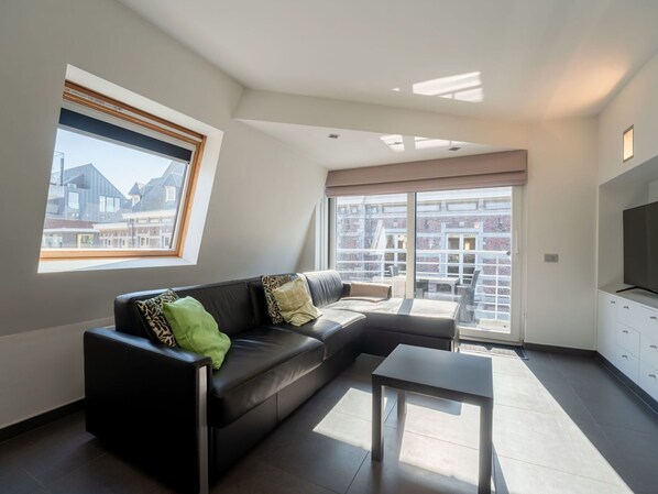 Interior Design, Flooring, Fussboden, Wohnung, Decke, Möbel, Zuhause, Zimmer, Wohnzimmer, Holzboden