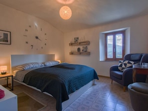 Wohnung, Möbel, Wohngebiet, Balkon, Eigentumswohnung, Stuhl, Schatten, Resort, Küste, Hotel