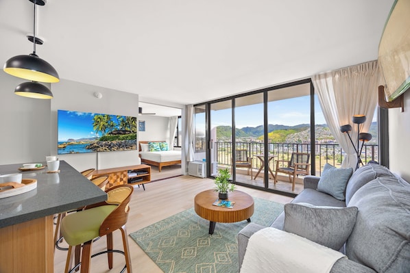 Beautifully renovated 1BR with great Mountain views