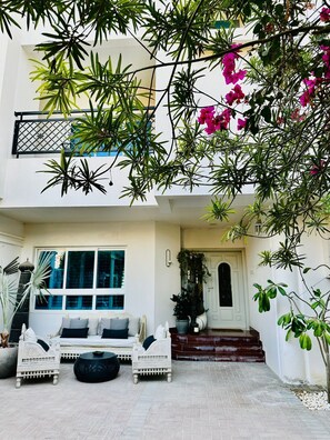 Main Entrance and Front Garden 