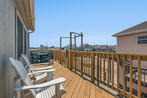 KDS3603: Ruff Waves Retreat | Top Level Sun Deck