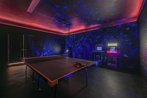 Awesome airconditioned arcade with Pac-Man, Ninja Turtles and Marvel arcade games and ping-pong table!